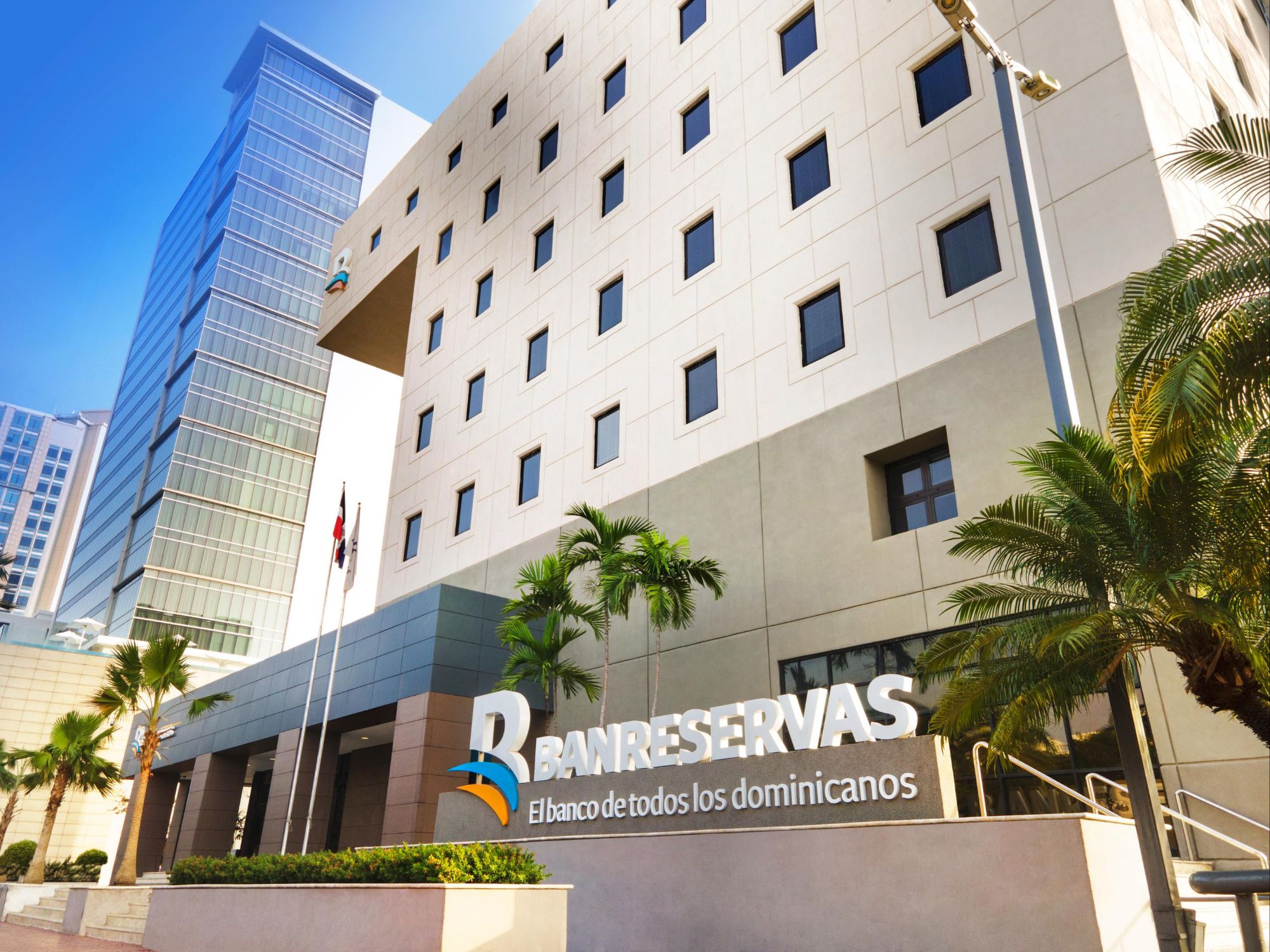 Banreservas es reconocido por Revista Summa entre las empresas líderes de Centroamérica y República Dominicana